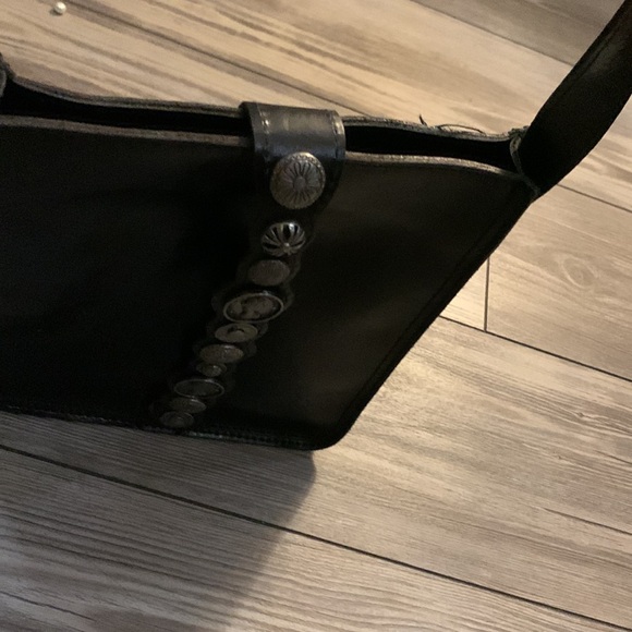 Patricia Nash black leather cross over bag with adjustable shoulder strap. - Picture 6 of 7